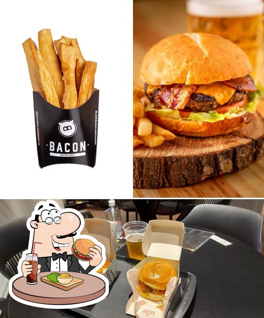 Experimente um hambúrguer no Bacon Burgers