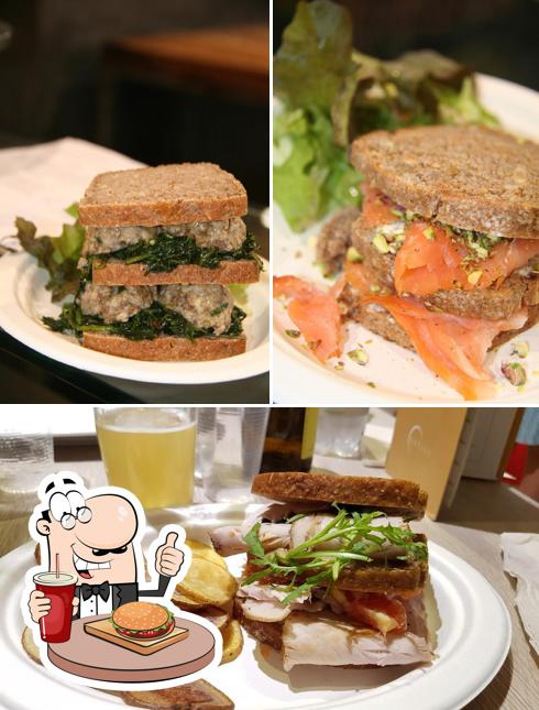 Try out a burger at Il Maritozzo Rosso - kitchen lab
