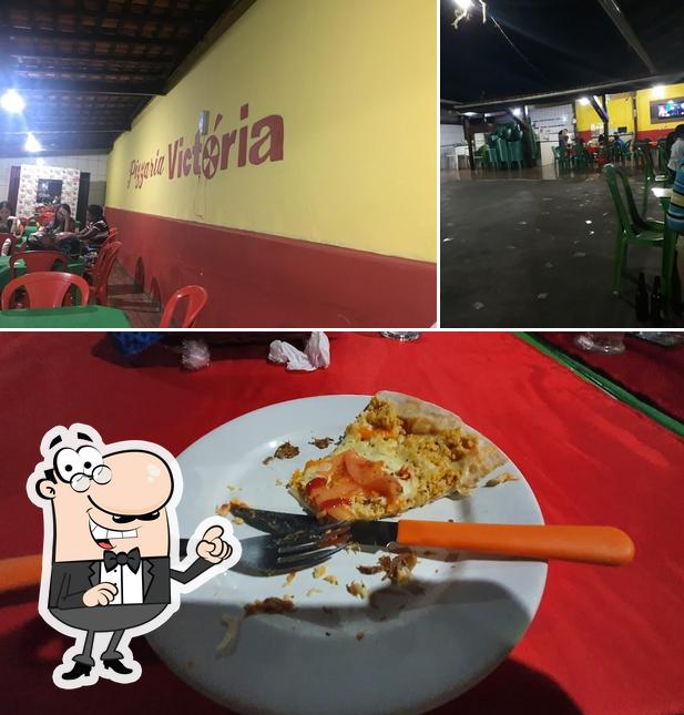 A Pizzaria Victória se destaca pelo interior e comida