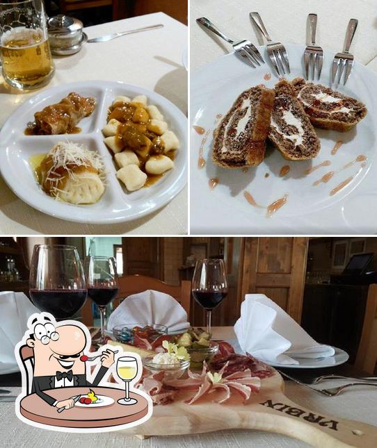 Turistična Kmetija - Domačija Vrbin si caratterizza per la cibo e vino