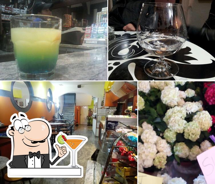 Tra le diverse cose da Central Bar SNC Lugo si possono trovare la bevanda e cibo