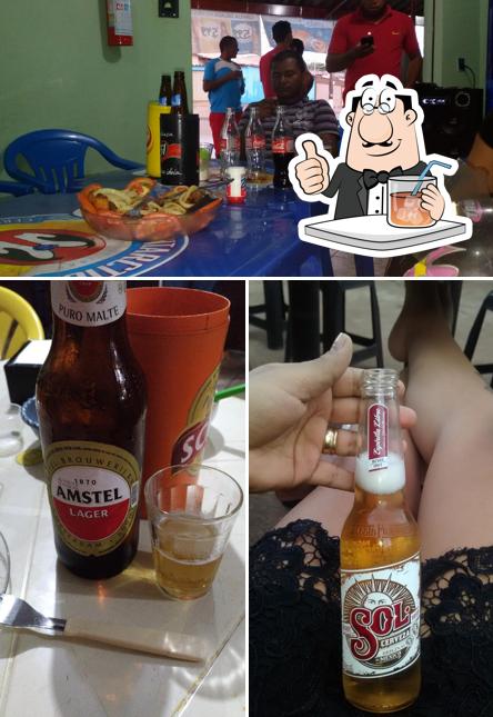 O Bar do João se destaca pelo bebida e balcão de bar