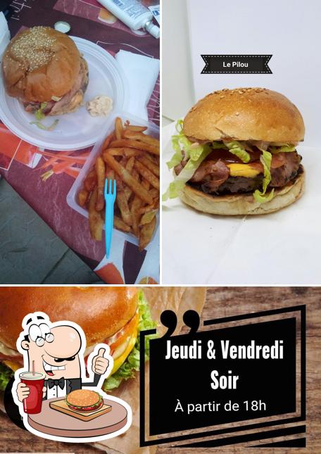 Essayez un hamburger à The Black Truck Foodtruck