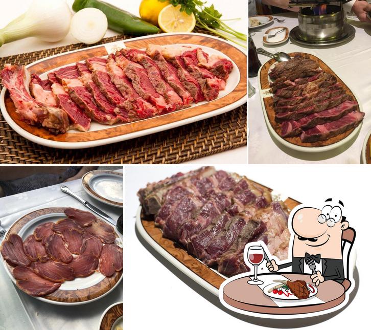 Elige un plato con carne en Asador Real - Restaurante cocina española