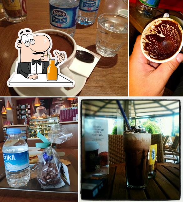 Kahve Dünyası - İzmit tiene diferentes bebidas