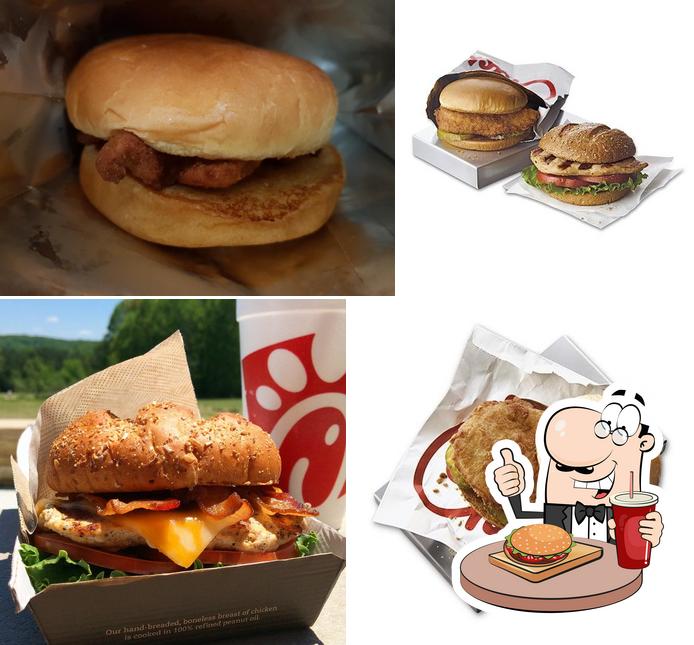 ChickfilA, 7800 Hallettsville Highway 155, Ste 155 in Victoria