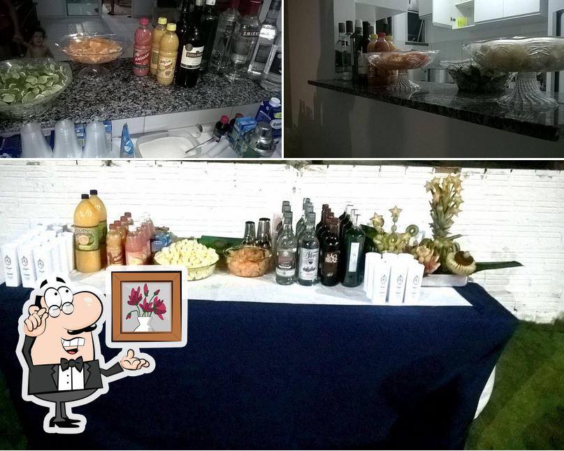 Entre diferentes coisas, interior e comida podem ser encontrados no Magic Cocktails