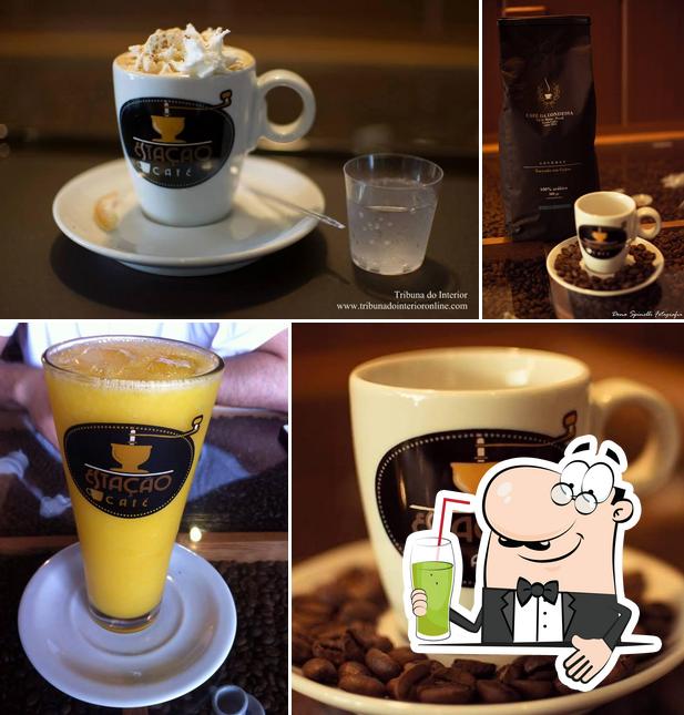 Desfrute de uma bebida no Estacao Cafe