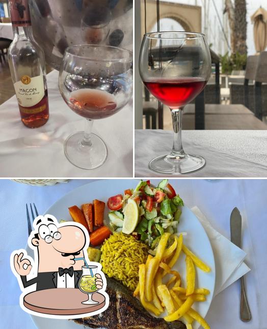 Observa las fotografías donde puedes ver bebida y comida en Restaurant Le Chandelier