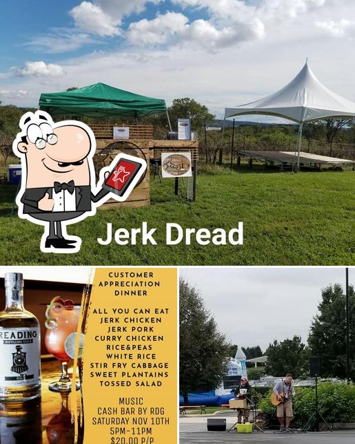 Las imágenes de exterior y cerveza en HOJD House of Jerk Dread