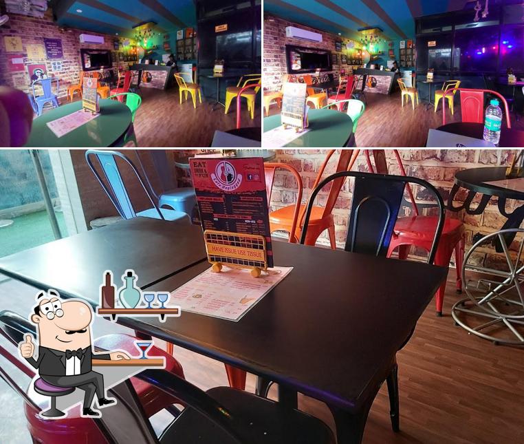 Check out how Cafe unplugged looks inside