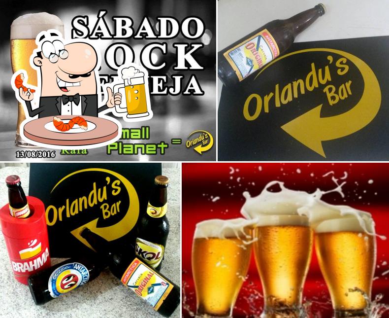 Desfute um copo de cerveja leve ou escura