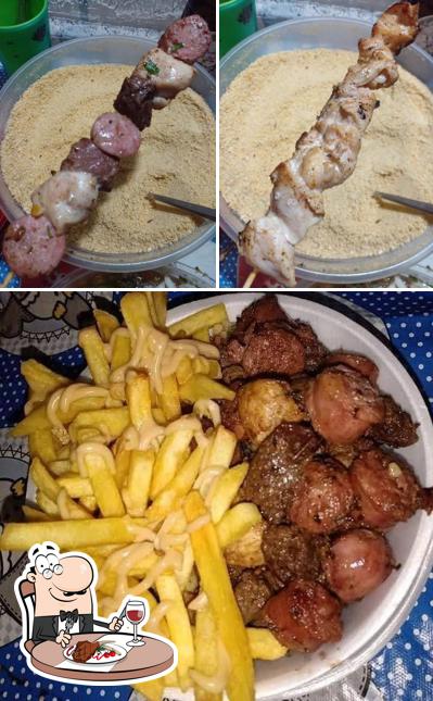 Espetinhos da Ana provê pratos de carne
