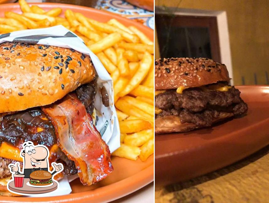 Pide una hamburguesa en Casa Moscou - Burger & Chopp Artesanal