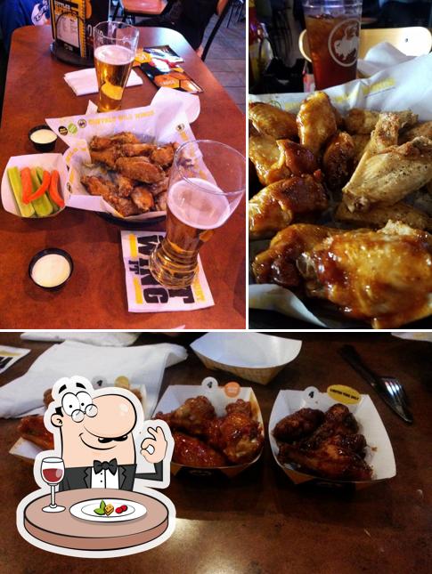 Buffalo Wild Wings, 4325 Norfolk Pkwy in West Melbourne Restaurant
