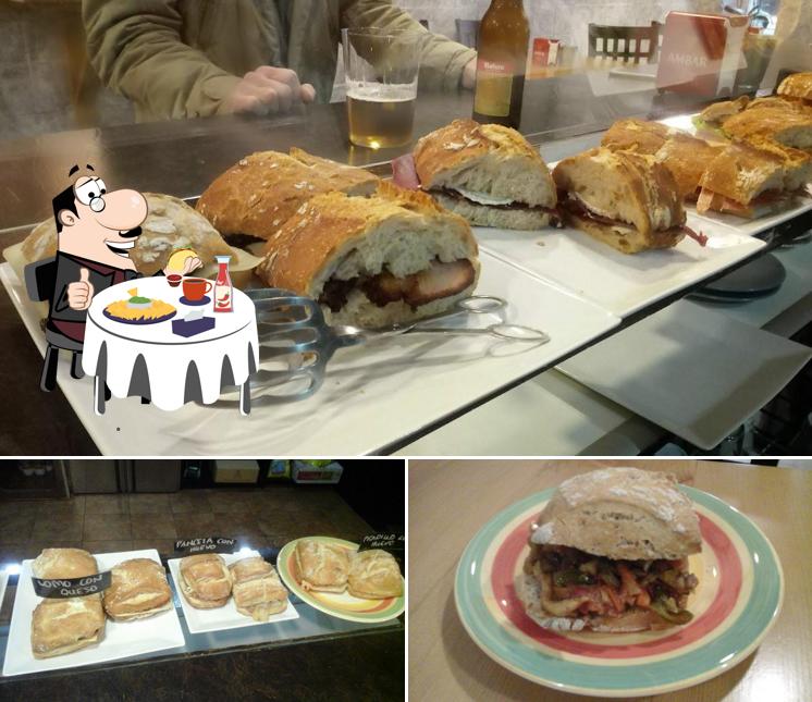 Prueba una hamburguesa en Cafeteria El Rincón de AndrÉ