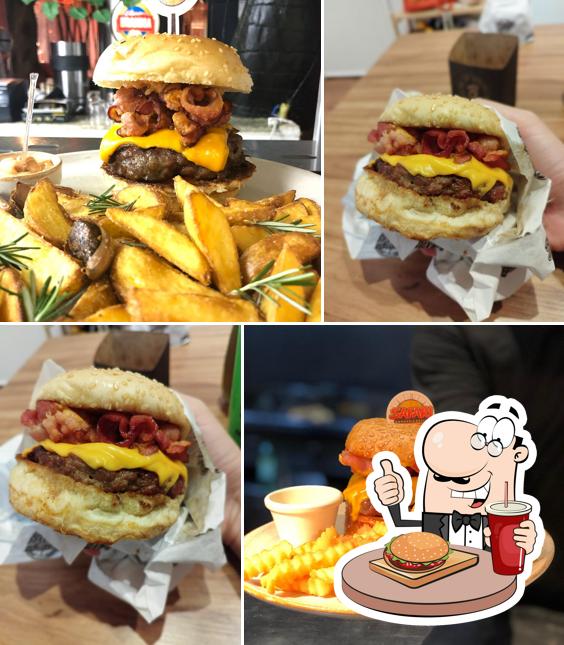 Consiga um hambúrguer no Safari Burger & Grill