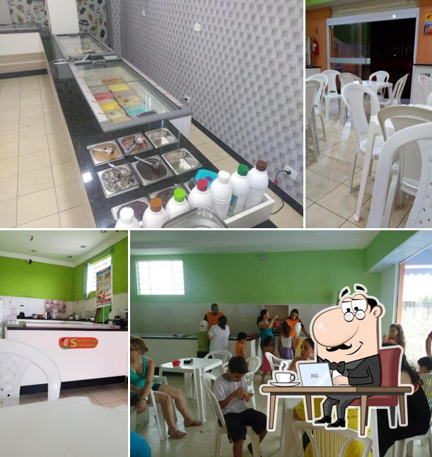 O interior do Sorveteria Sao Judas