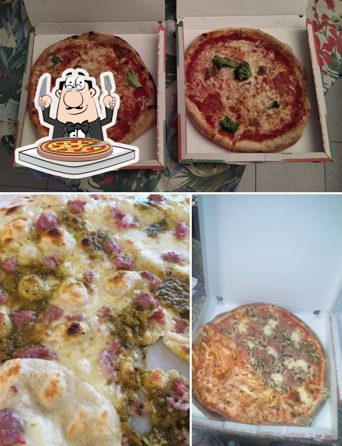 Ordina una pizza a Pizzeria S.maria 2 Via AMPERE 123