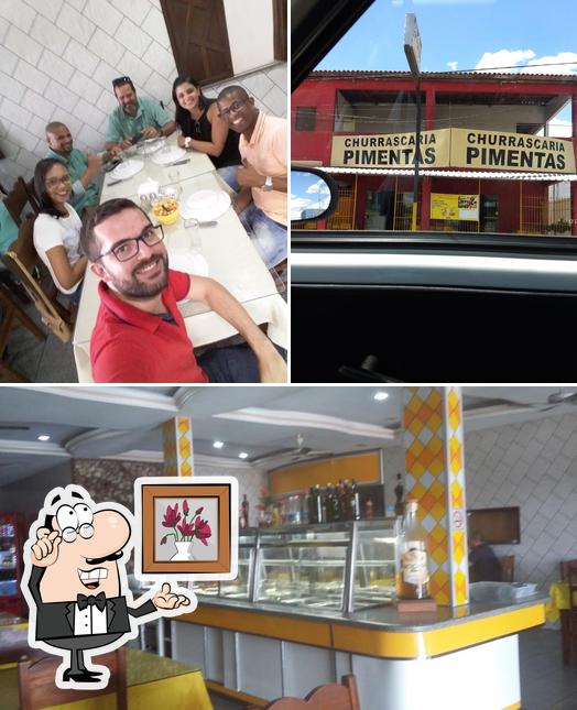 Confira a imagem mostrando interior e comida no Churrascaria Pimentas