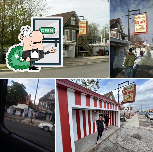Fat Johnnie's Famous Red Hots in Chicago Restaurant menu and reviews