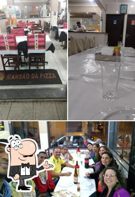 O interior do Mansão da Pizza