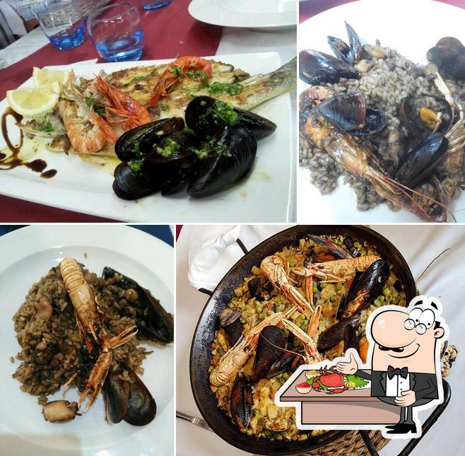 Get seafood at El Racó del Pescador