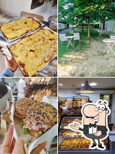 Regarder la photo de La boulangerie de la place