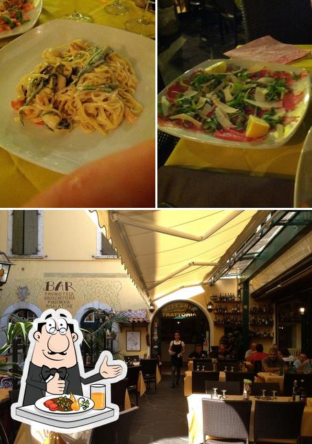 La foto di cibo e interni da Bar Trattoria Pizzeria da Nappo Mario