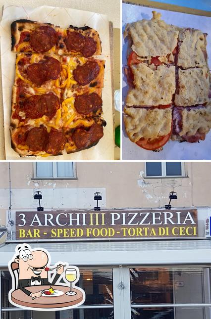 TRE ARCHI Pizzeria si caratterizza per la cibo e esterno