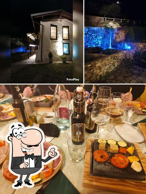 Dai un’occhiata alla foto che raffigura la esterno e birra di C'era una volta