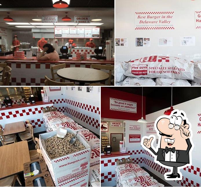Five Guys, 4663 Airport Blvd in Mobile Restaurant menu and reviews