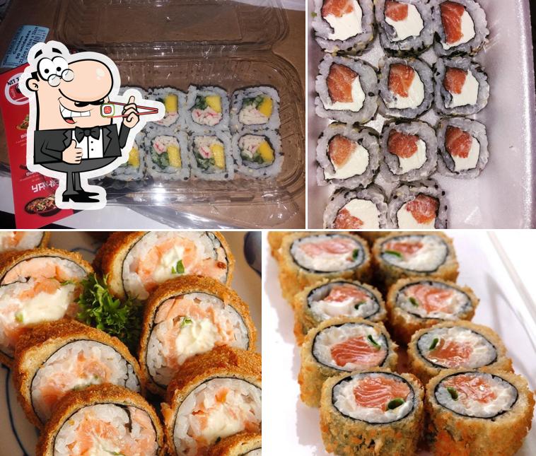 Rolos de sushi são disponibilizados no NIT JAPA SUSHI
