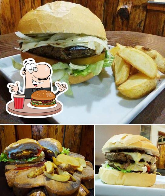 Consiga um hambúrguer no Dinha's Gourmet Hamburgueria