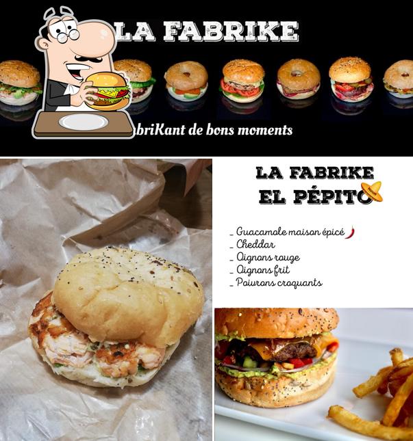 Отведайте гамбургеры в "LA FABRIKE Burgers & Cie"