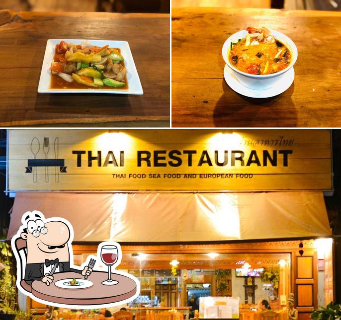 thai-restaurant-at-traffic-lights-karon-restaurant-reviews