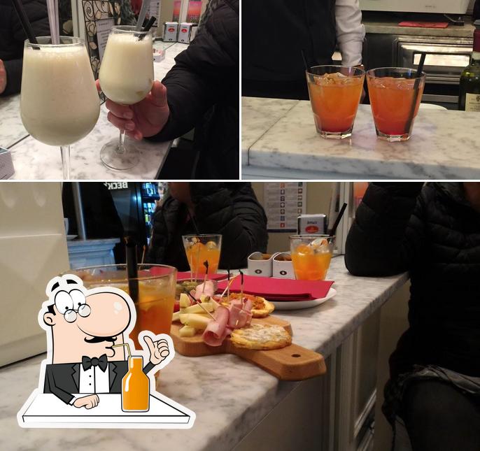 Goditi un drink a Caffetteria Corso Italia 67