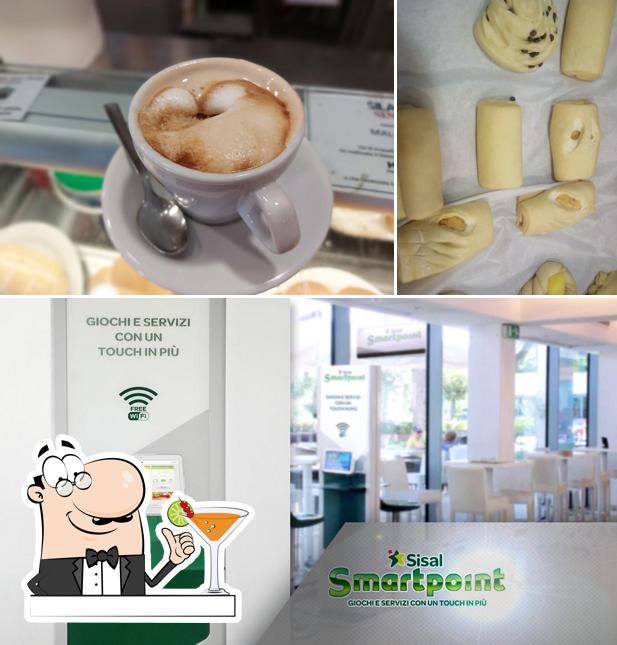Questa è la immagine che mostra la bevanda e interni di FREEZONE CAFE'
