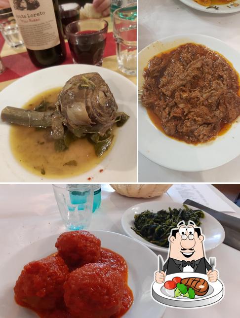C'è un'ampia scelta di pasti per gli amanti della carne