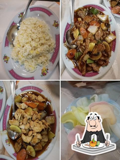 Meals at Pe Kin II Chino Thai