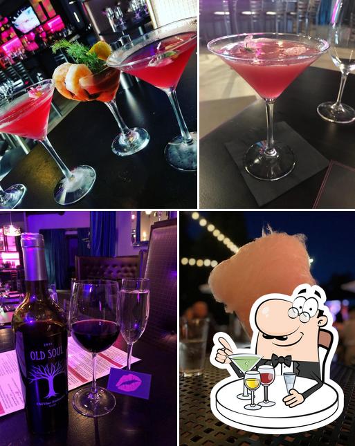 Pink Martini California Kitchen & Cocktails, 6700 Blvd Suite