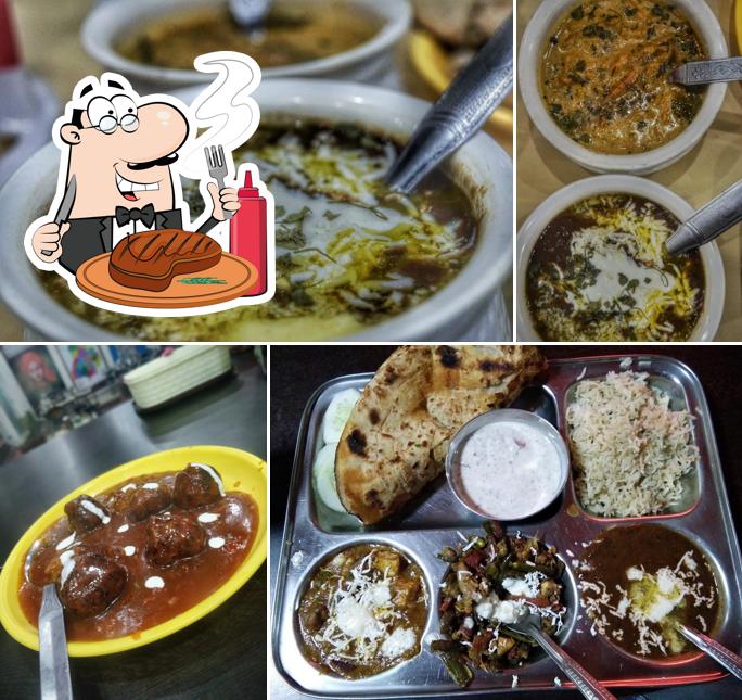 Try out meat dishes at Harjinder Tourist Dhaba