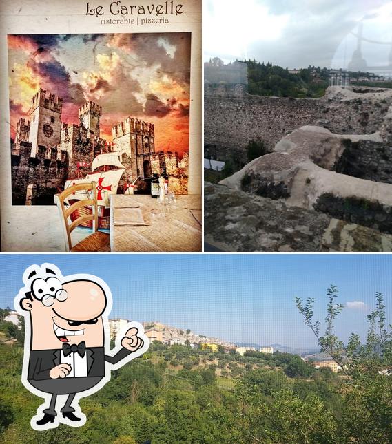 La immagine della esterno e tavolo da pranzo di Le Tre Caravelle