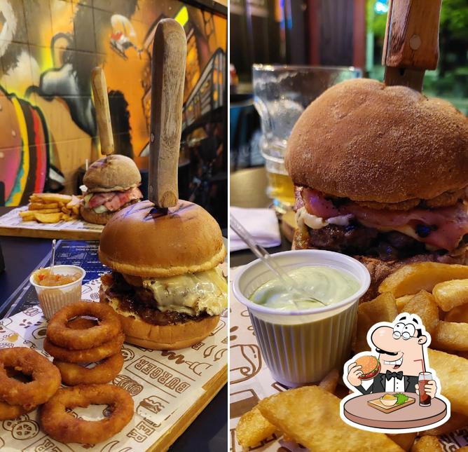 Delicie-se com um hambúrguer no Banco Redondo Burger & Pub