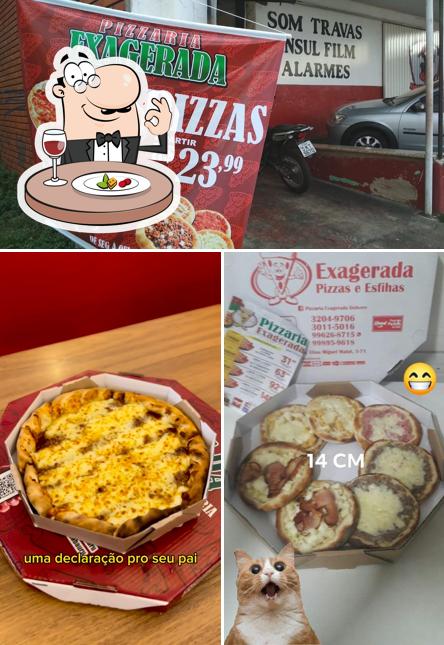 Comida em Pizzaria Exagerada