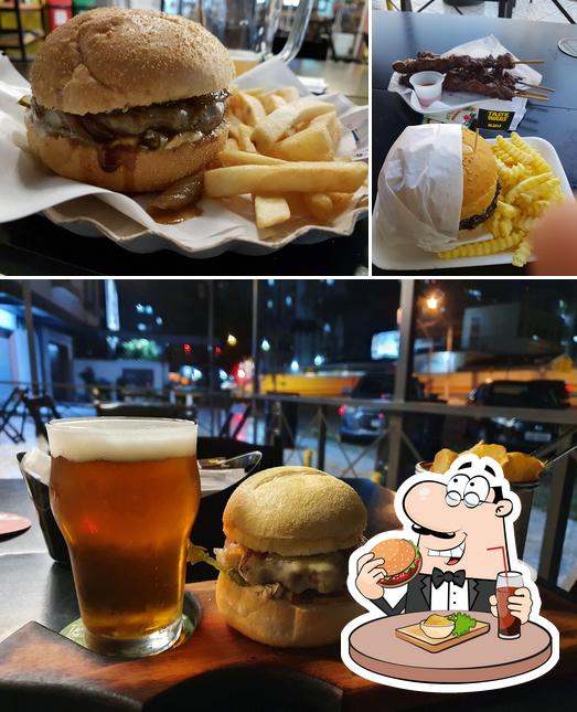 Os hambúrgueres do CWBeer GastroPUB irão saciar uma variedade de gostos