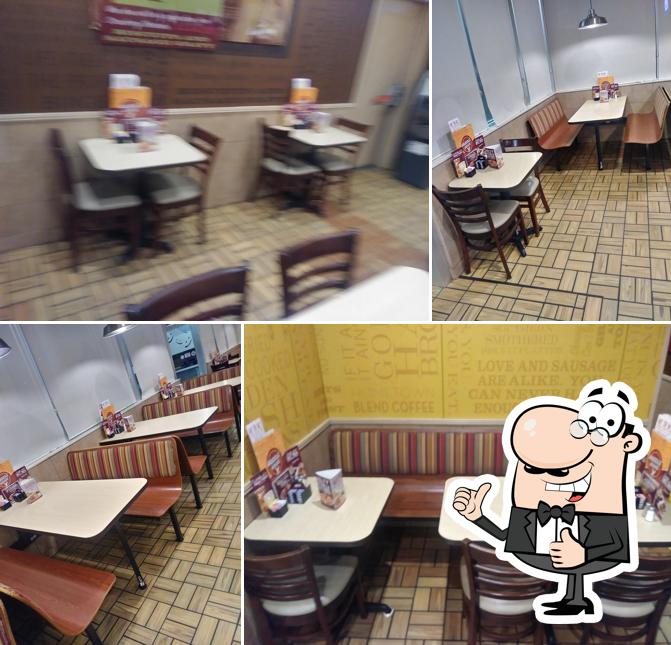 Look at this image of Huddle House