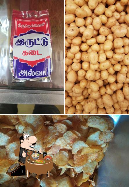 Food at Sri Vinayaga hot chips and snacks. விநாயகா ஹாட் சிப்ஸ்