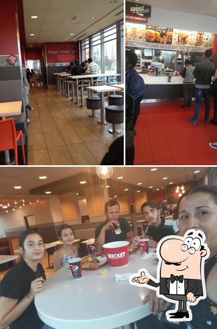 KFC Claye-Souilly se distingue par sa intérieur et table à manger