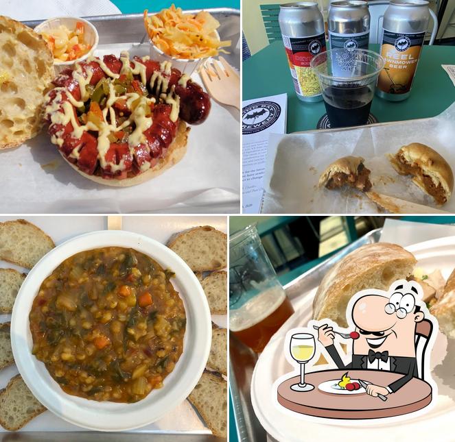 Blind Bat Brewery Bistro in Centerport Restaurant menu and reviews